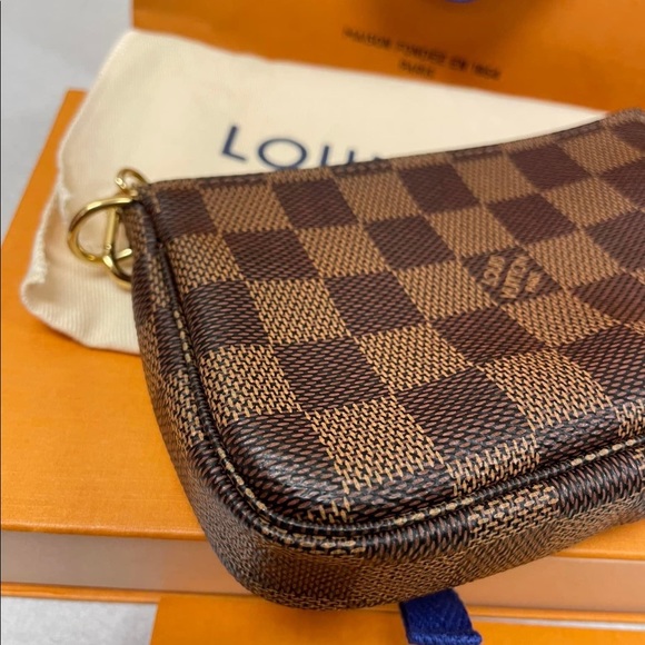 Louis Vuitton Handbags - 💲8️⃣2️⃣5️⃣❤️MINI POCHETTE ACCESSOIRES                in Damier Ebene❤️